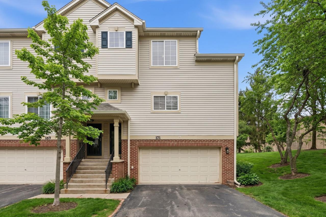 171 Monarch Dr., Streamwood, IL 60107