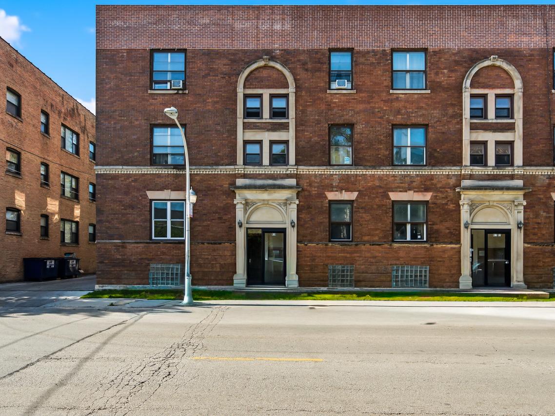 959 E 61st St. #1, Chicago, IL 60637
