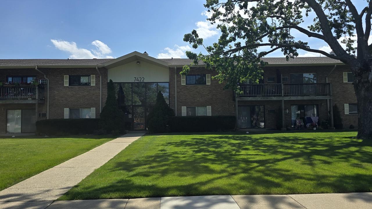 7422 Brookdale Dr. #111, Darien, IL 60561