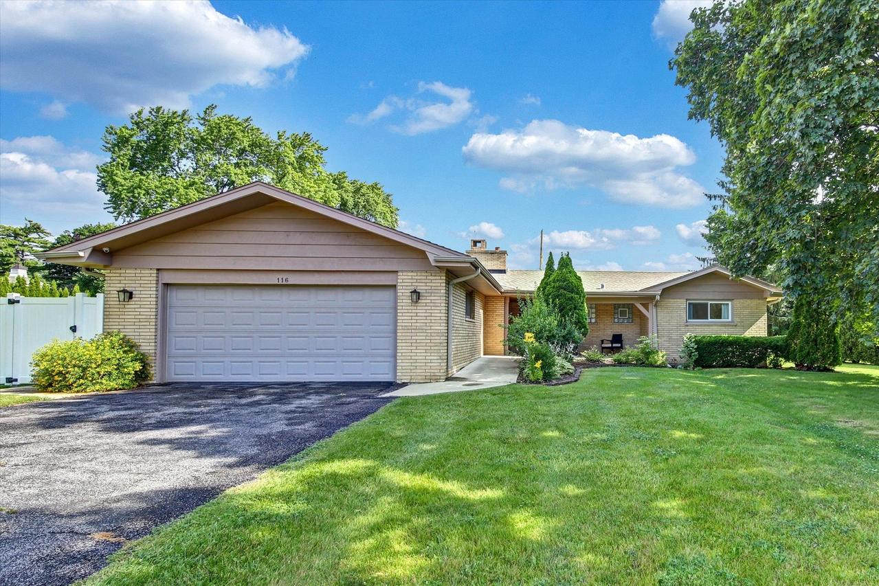 116 E Brittany Dr., Arlington Heights, IL 60004