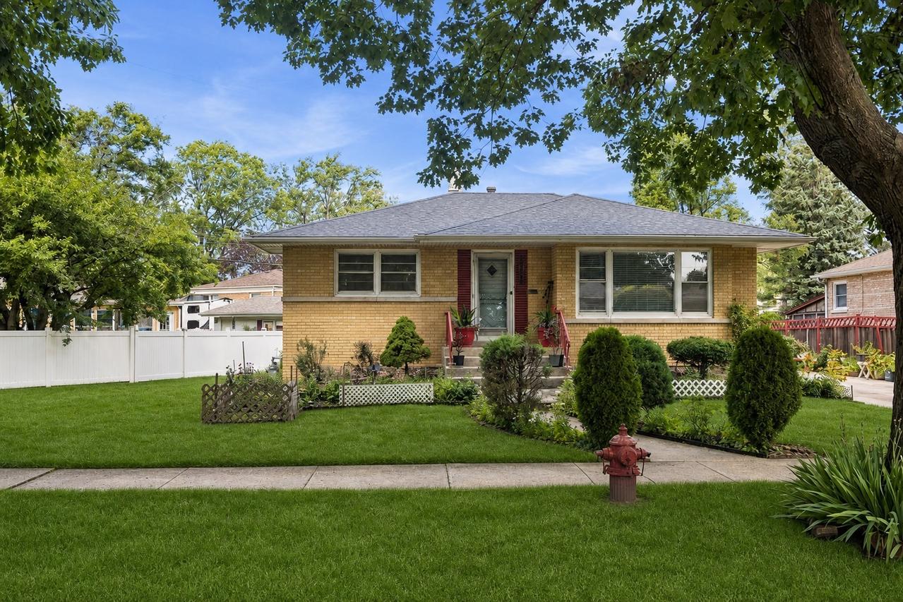 5420 Drury Ln., Oak Lawn, IL 60453