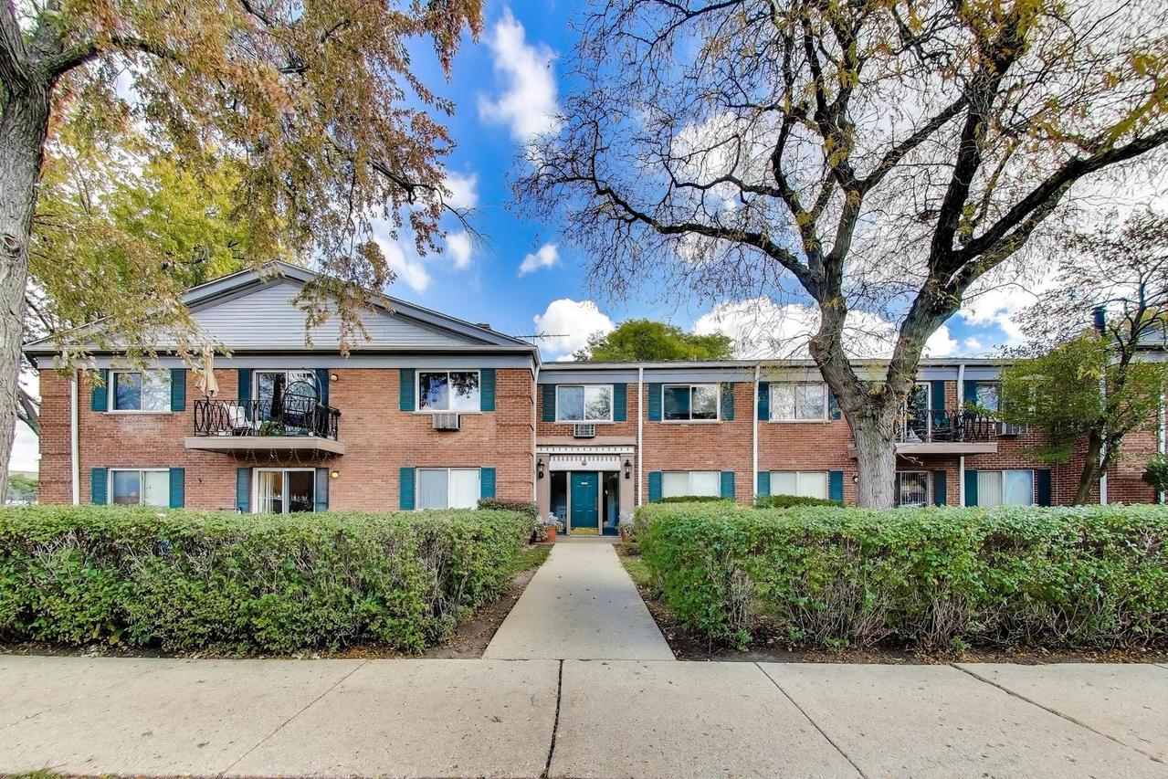 2303 S Goebbert Rd. #A109, Arlington Heights, IL 60005