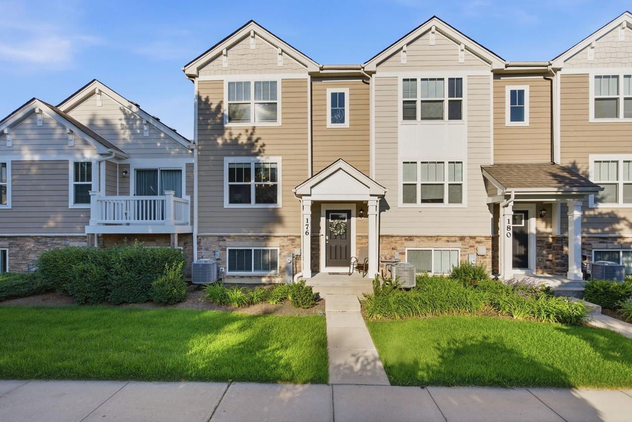 176 Goldenrod Dr., Elgin, IL 60124
