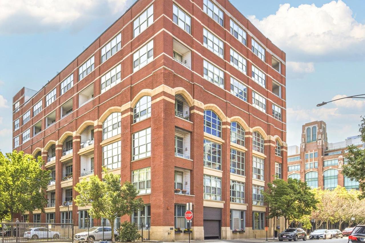 2001 S Calumet Ave. #302, Chicago, IL 60616