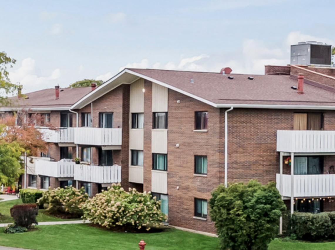 1000 Bayside Dr. #203, Palatine, IL 60074