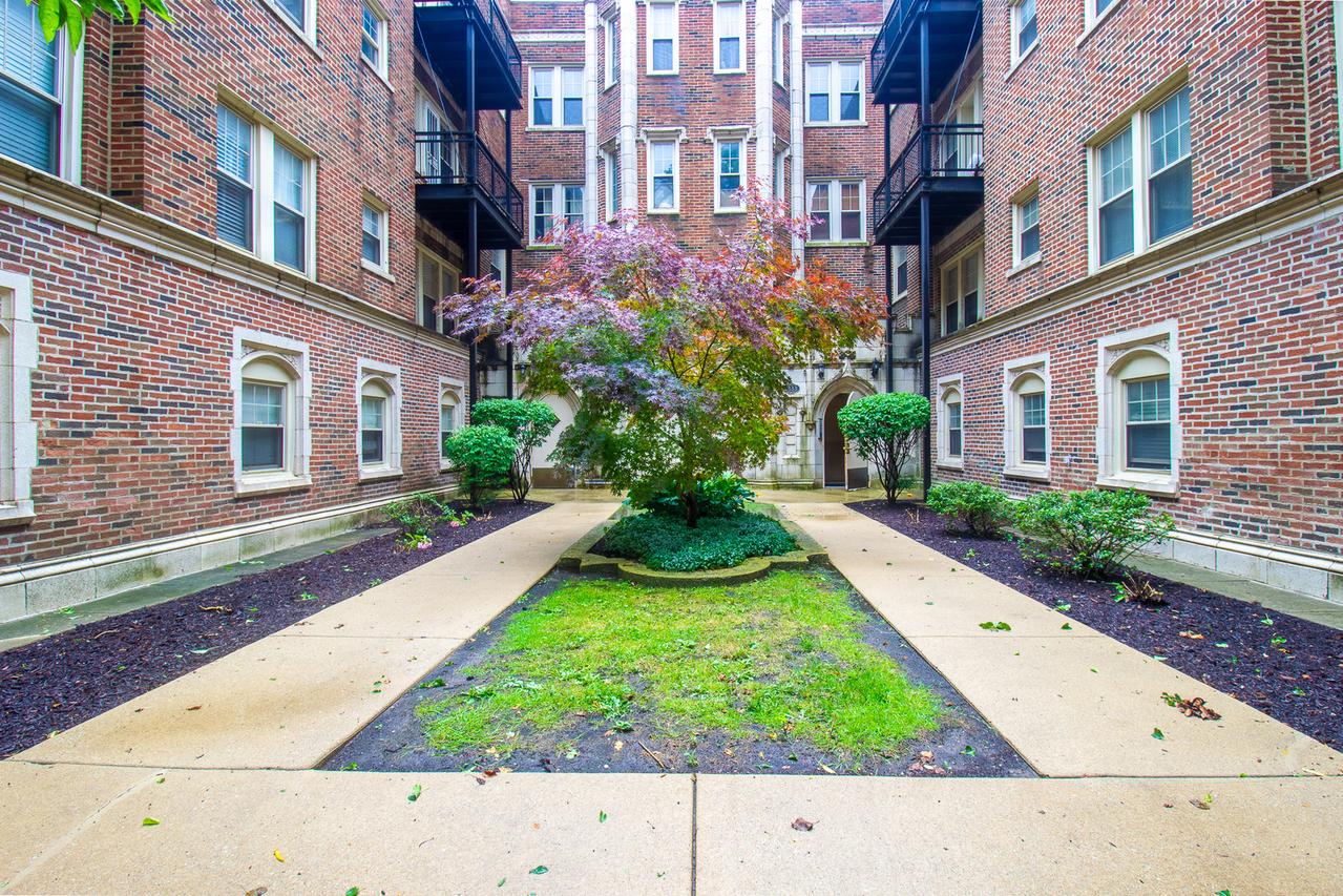 2335 E 70th Pl. #205, Chicago, IL 60649