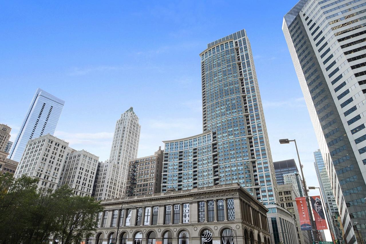 130 N Garland Ct. #2504, Chicago, IL 60602