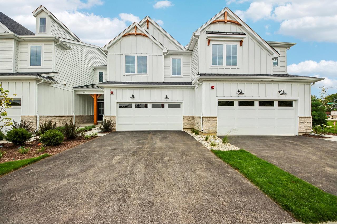 303 Avondale Ln., Lincolnshire, IL 60069