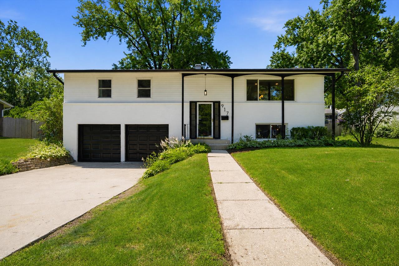 917 E Morris Dr., Palatine, IL 60074