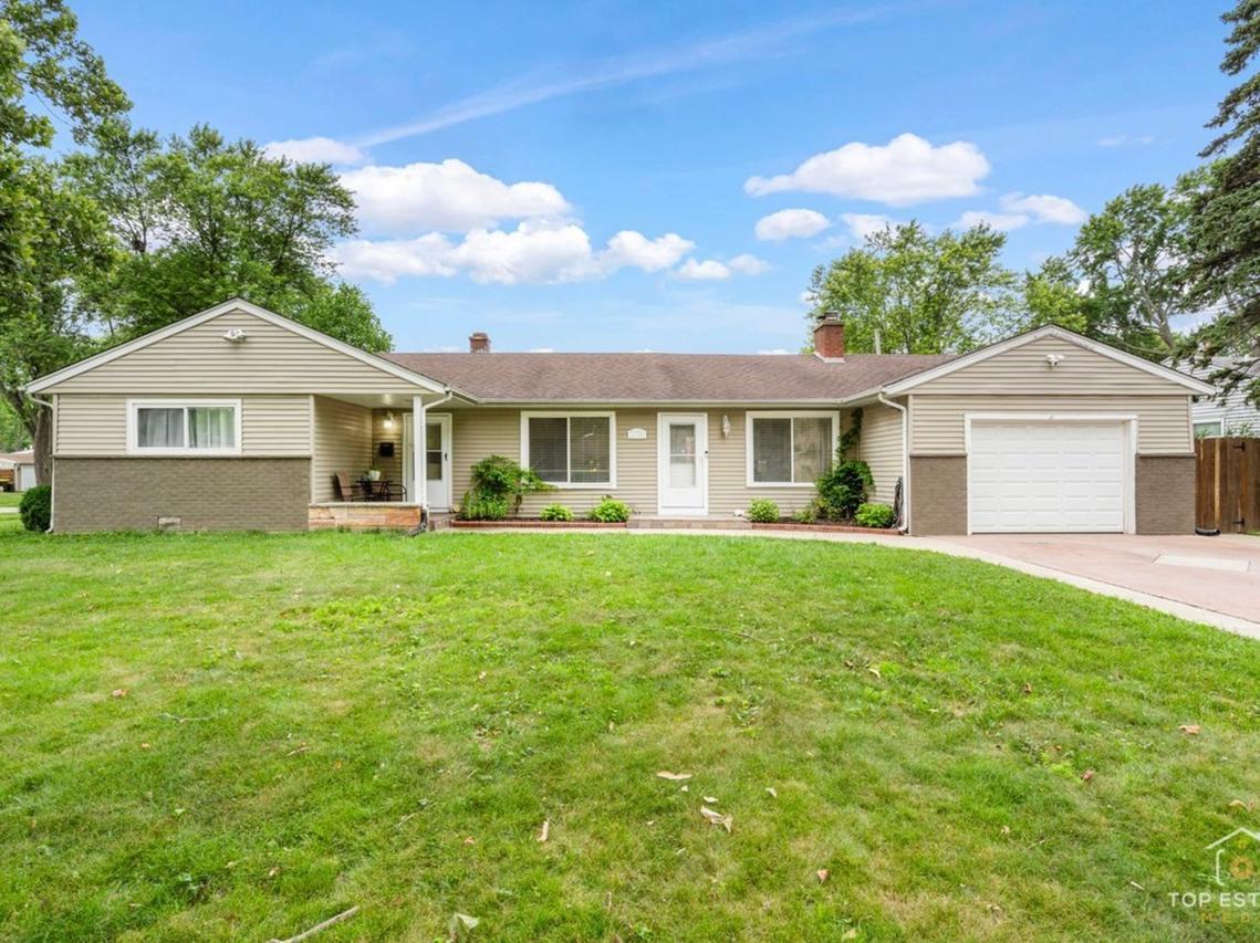 3731 Wren Ln., Rolling Meadows, IL 60008