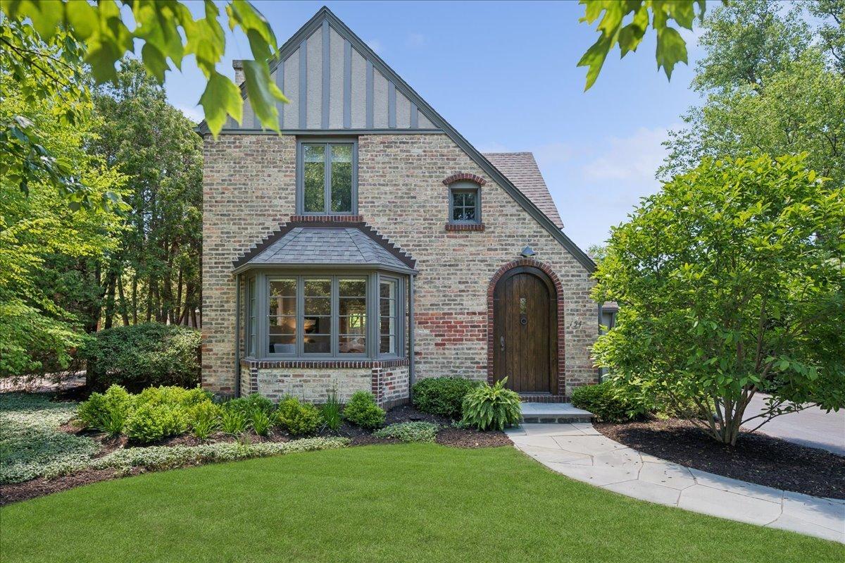 154 Glenwood Ave., Winnetka, IL 60093