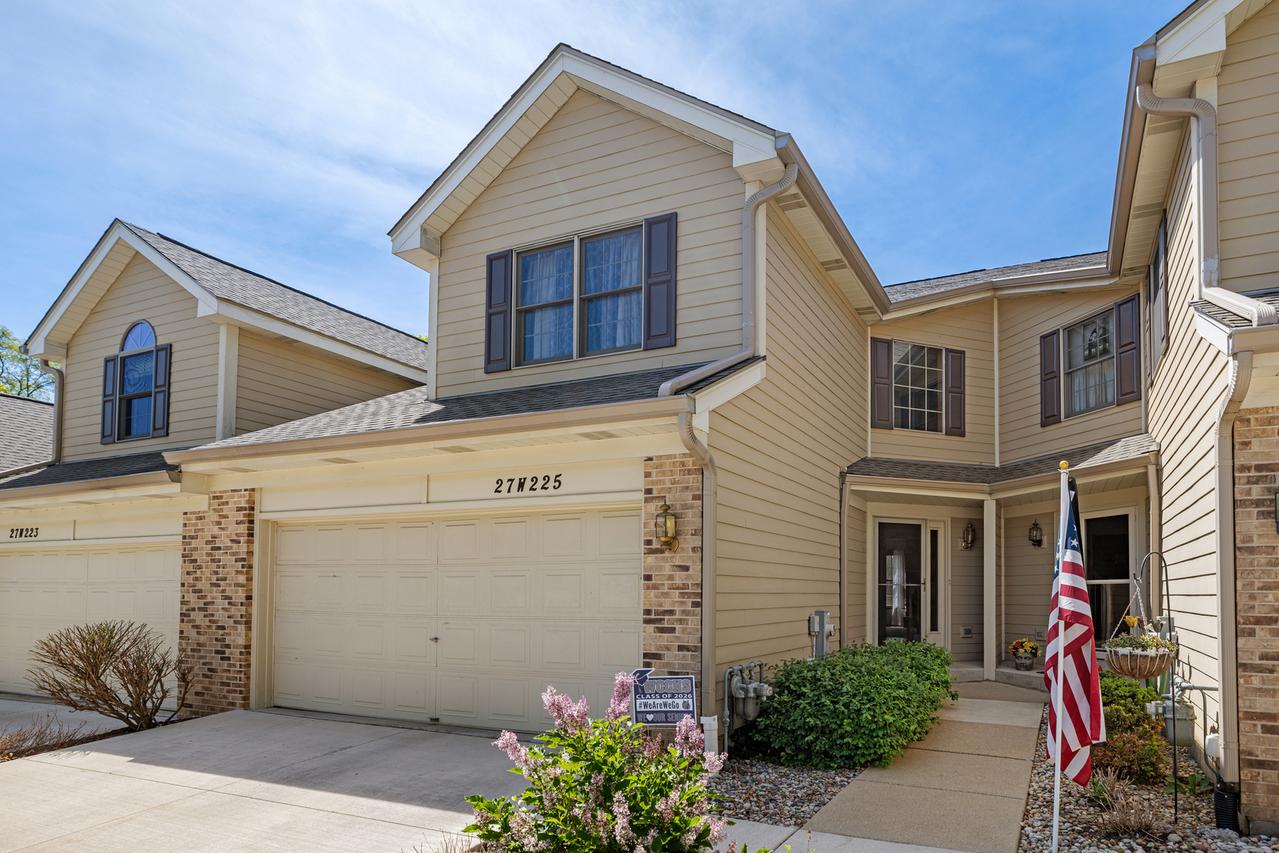 27W225 Ash Ct., Winfield, IL 60190