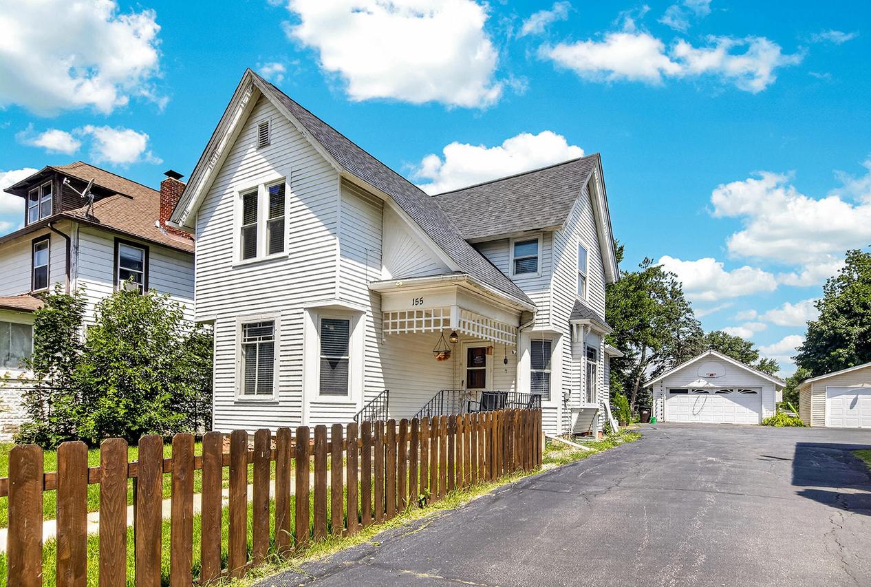 155 W North St., Capron, IL 61012