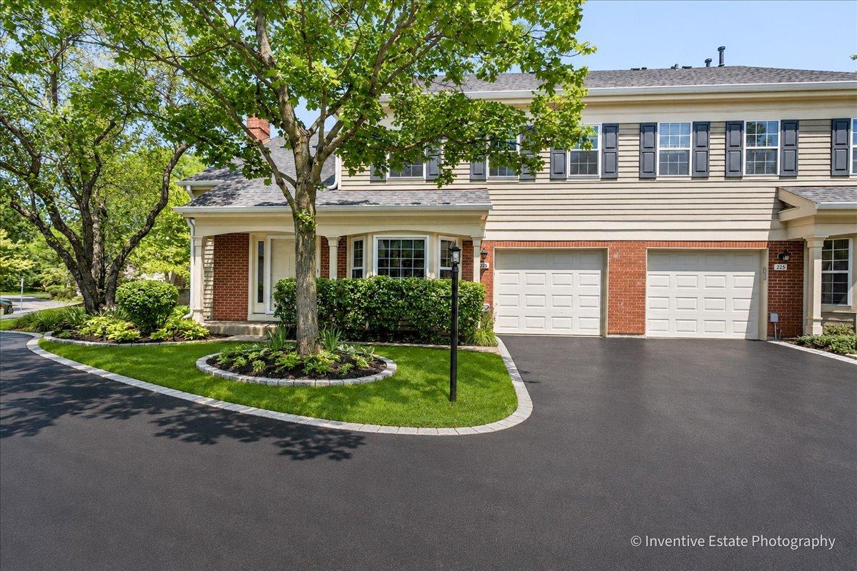 226 New Bridge Ct., Palatine, IL 60067