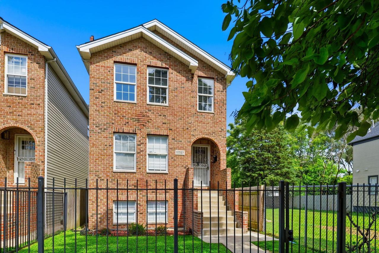 11707 S Morgan St., Chicago, IL 60643