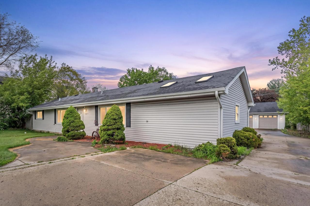 2N165 Bloomingdale Rd., Glendale Heights, IL 60139