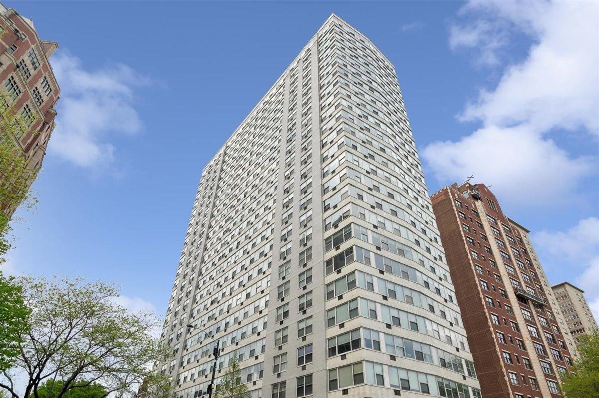3900 N Lake Shore Dr. #2B, Chicago, IL 60613