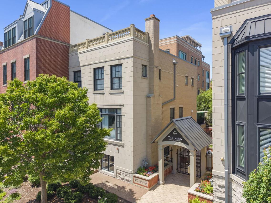 460 Pennsylvania Ave. #C, Glen Ellyn, IL 60137