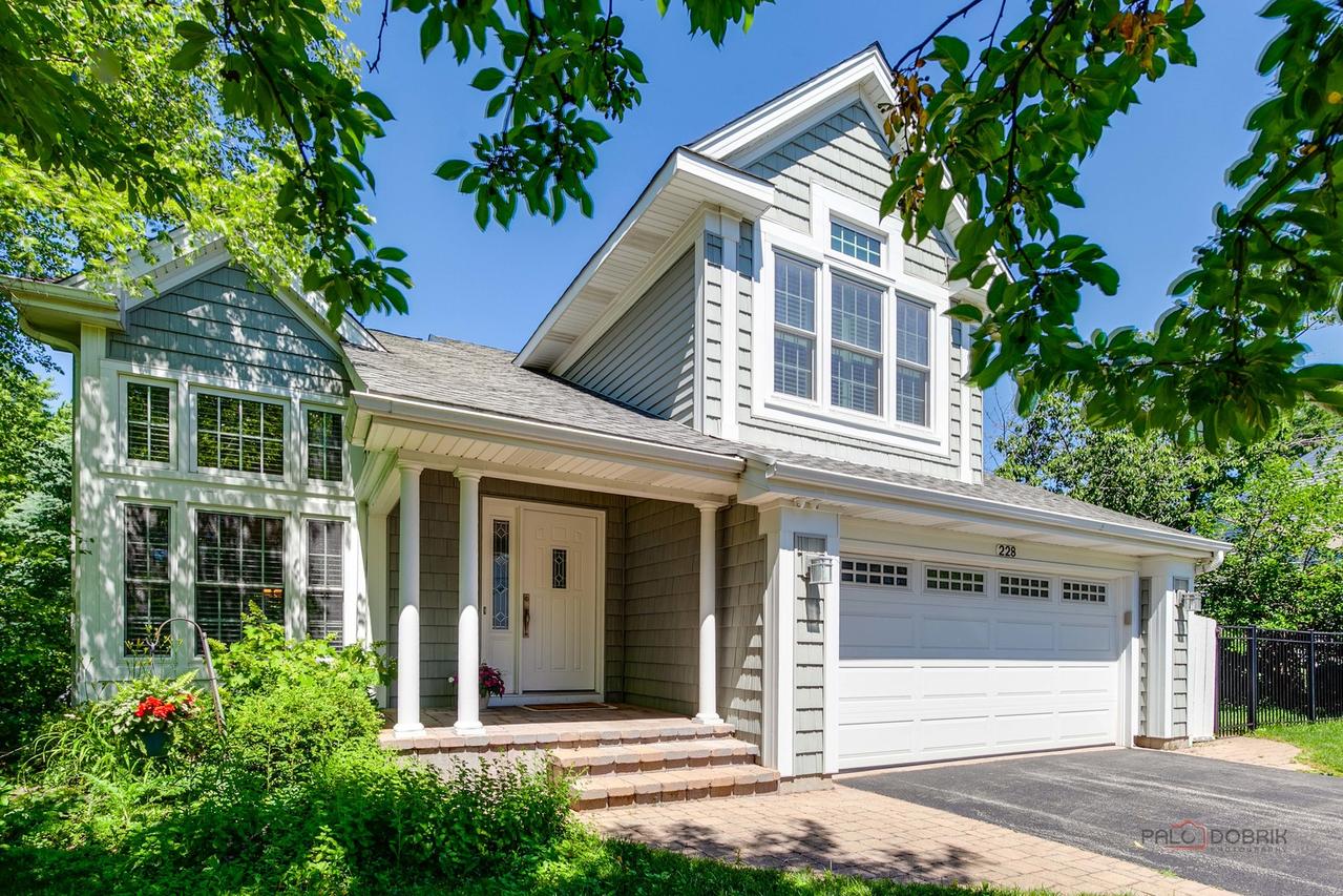 228 Southridge Dr., Gurnee, IL 60031