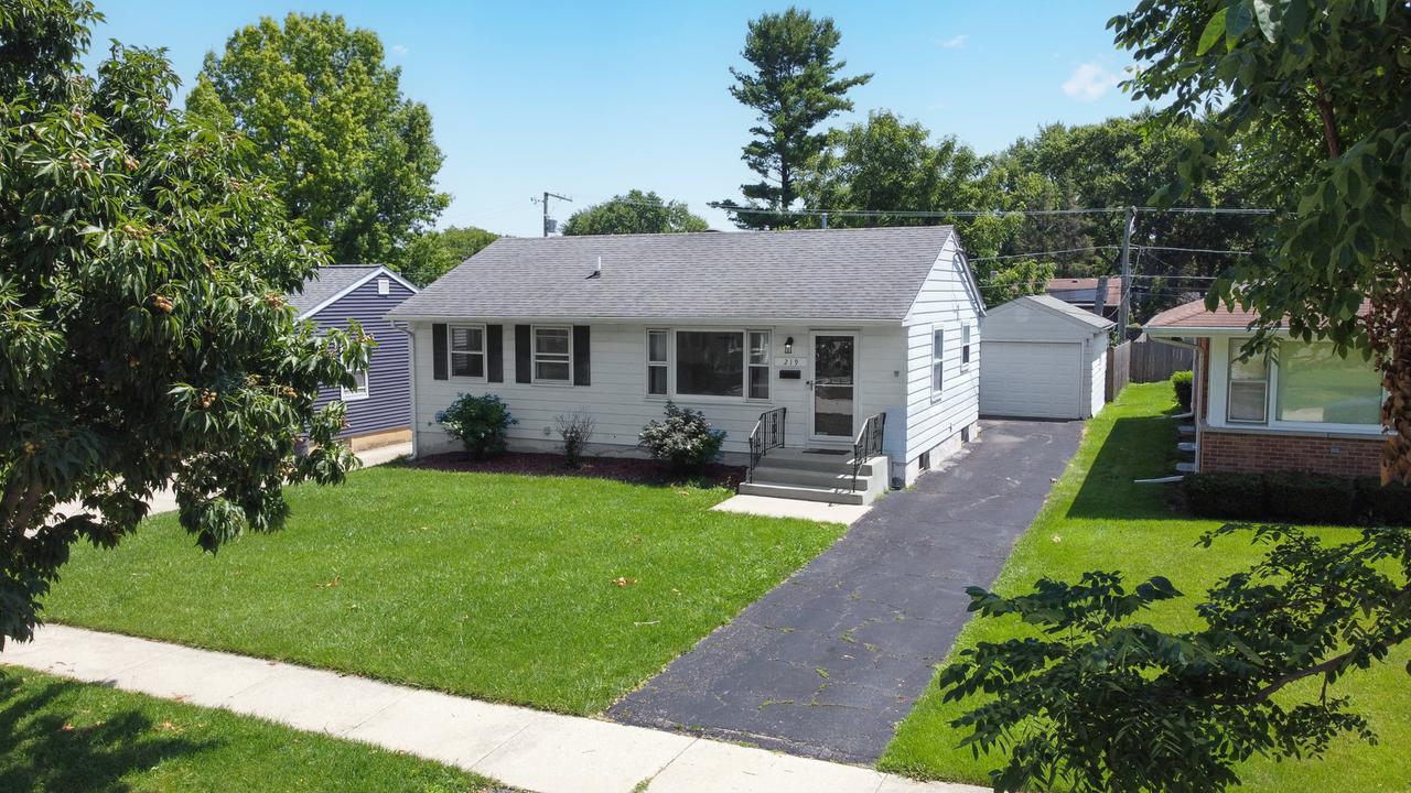 219 N Berteau Ave., Bartlett, IL 60103