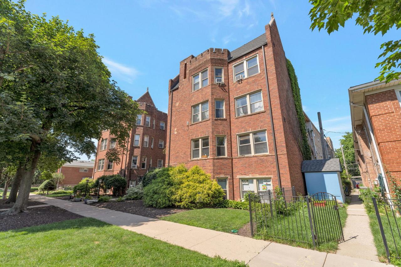 4126 N Kedvale Ave. #203, Chicago, IL 60641