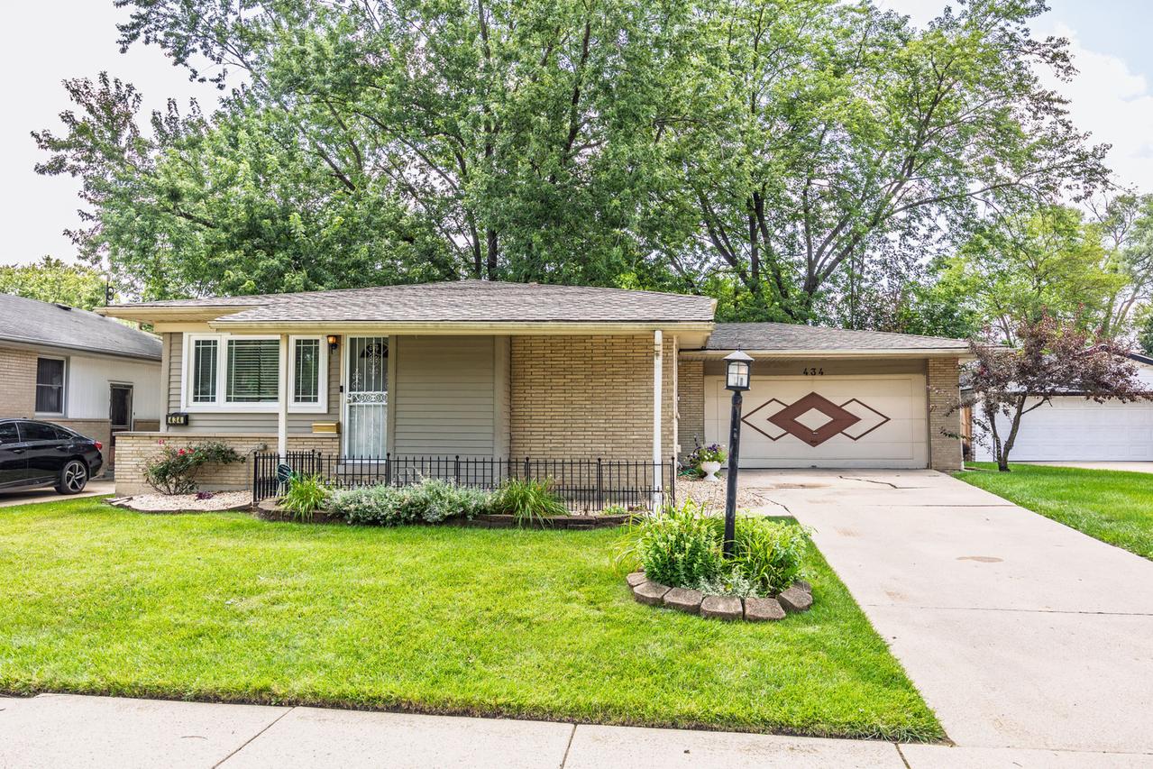 434 N Park Dr., Glenwood, IL 60425