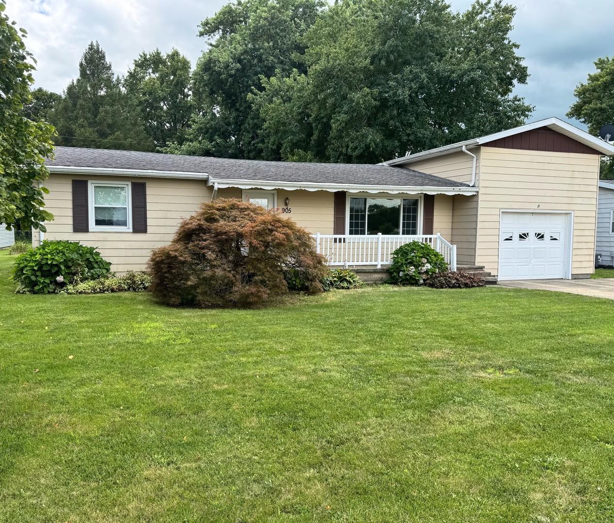 905 E Harrison St., Villa Grove, IL 61956