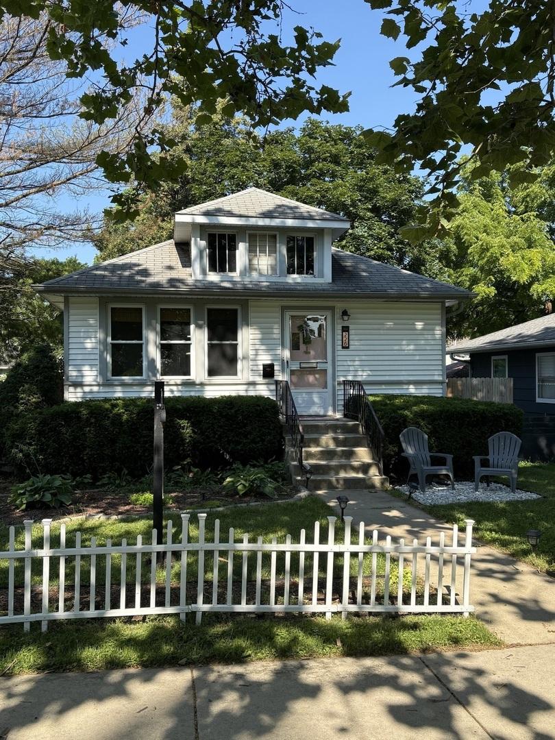 226 S Warwick Ave., Westmont, IL 60559