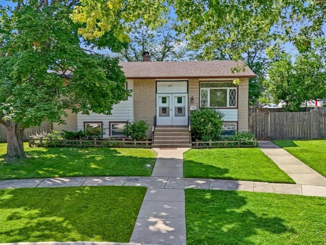 400 Lillian Ln., Des Plaines, IL 60016