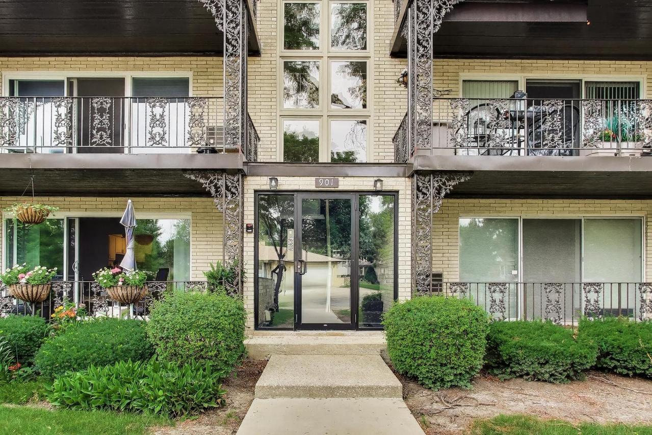 901 8th Ave. #12, La Grange, IL 60525
