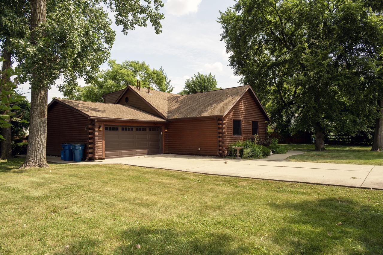 1033 W Wood St., Bensenville, IL 60106