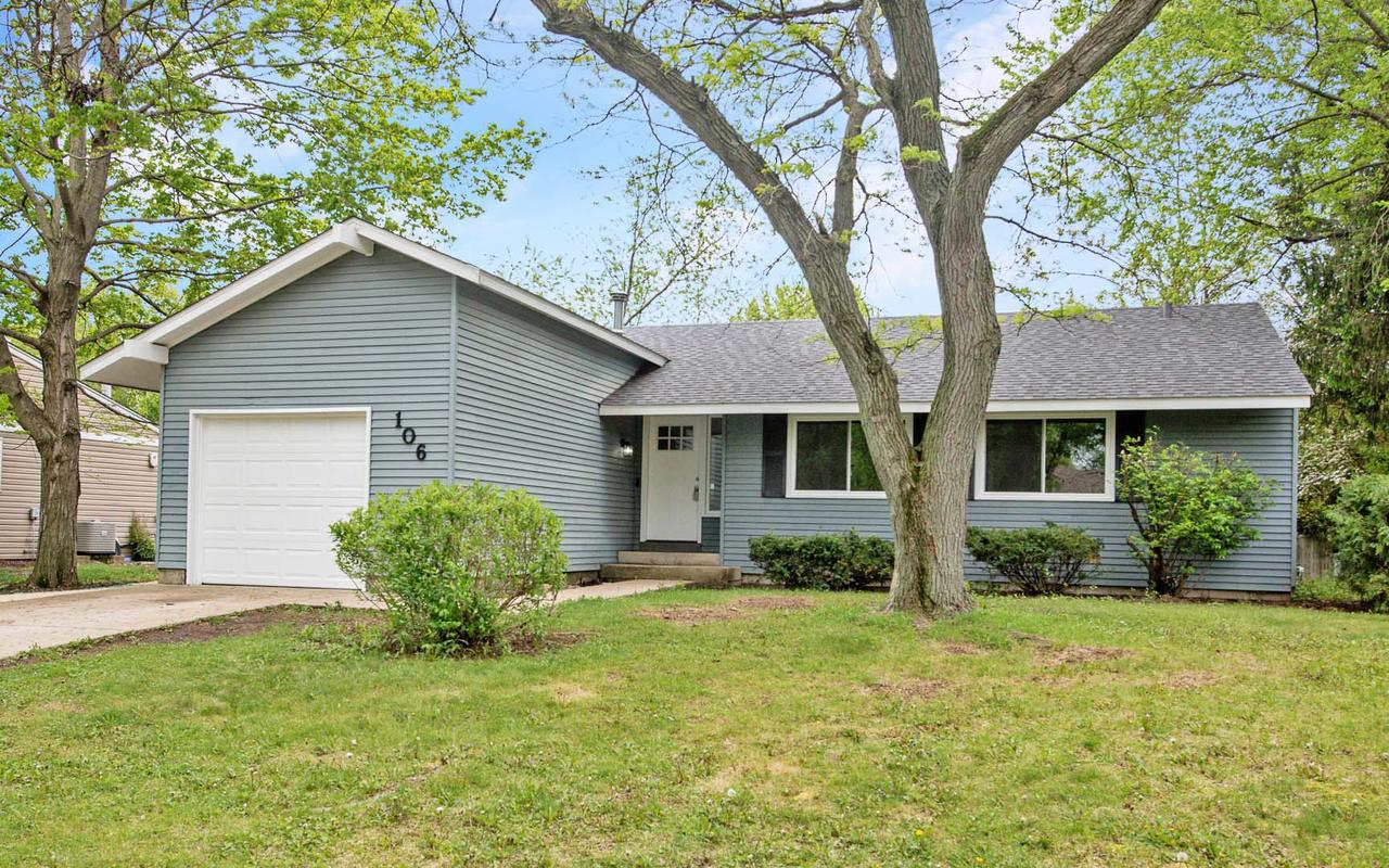 106 Foxcroft Rd., Naperville, IL 60565