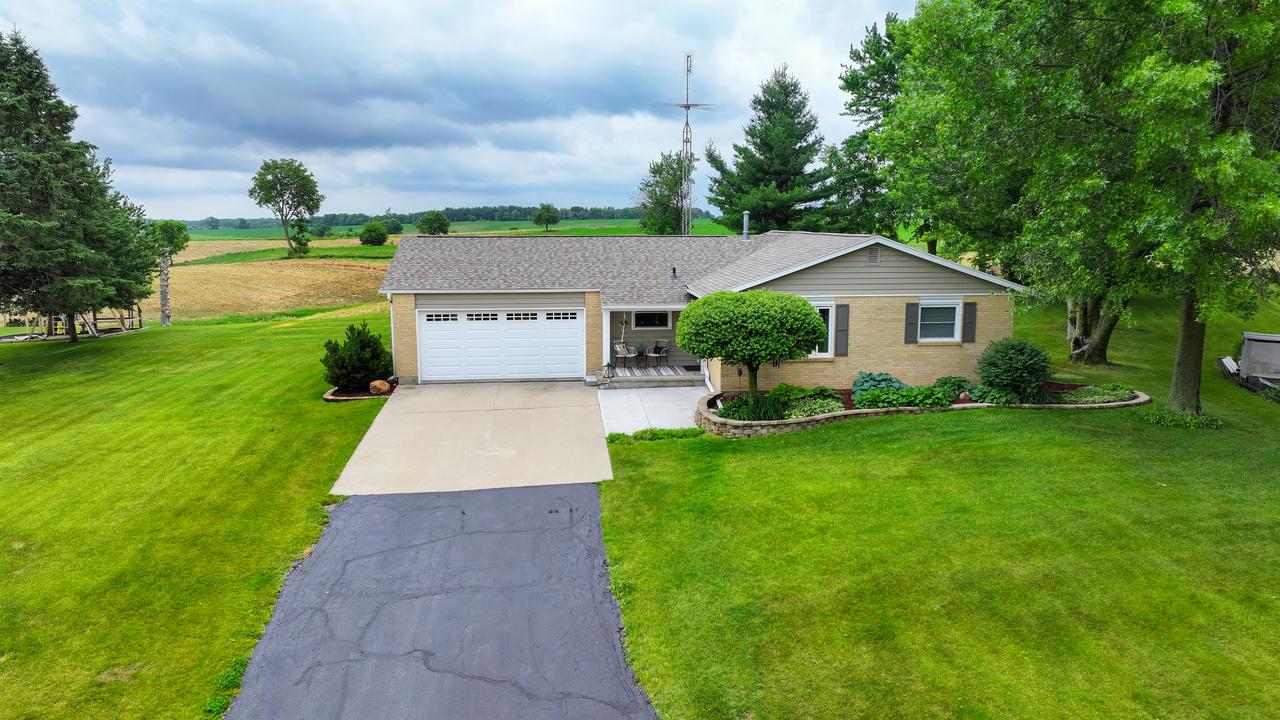 24165 Hillcrest Dr., Sterling, IL 61081