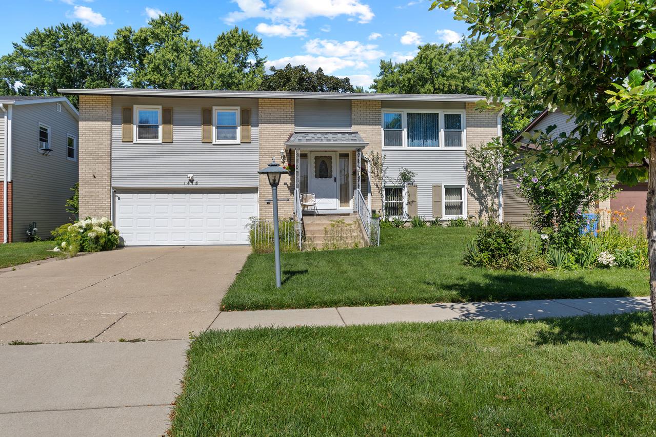 1418 S Hickory Dr., Mount Prospect, IL 60056
