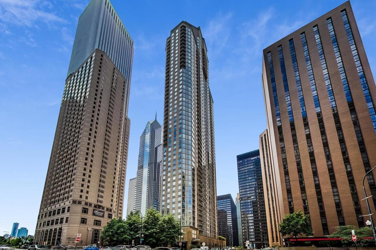 222 N Columbus Dr. #901, Chicago, IL 60601