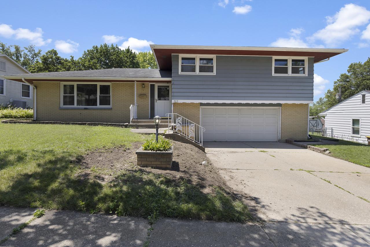 2219 24th St., Rockford, IL 61108