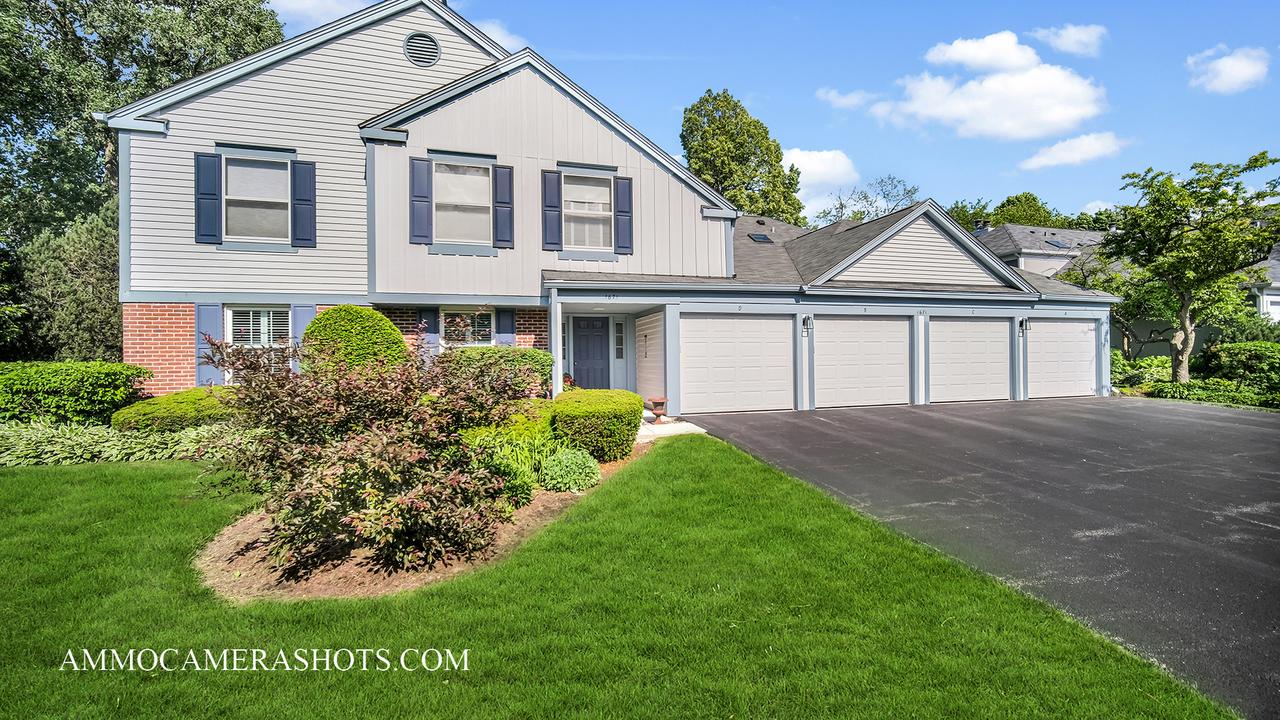1671 Grosvenor Cir. #B, Wheaton, IL 60189