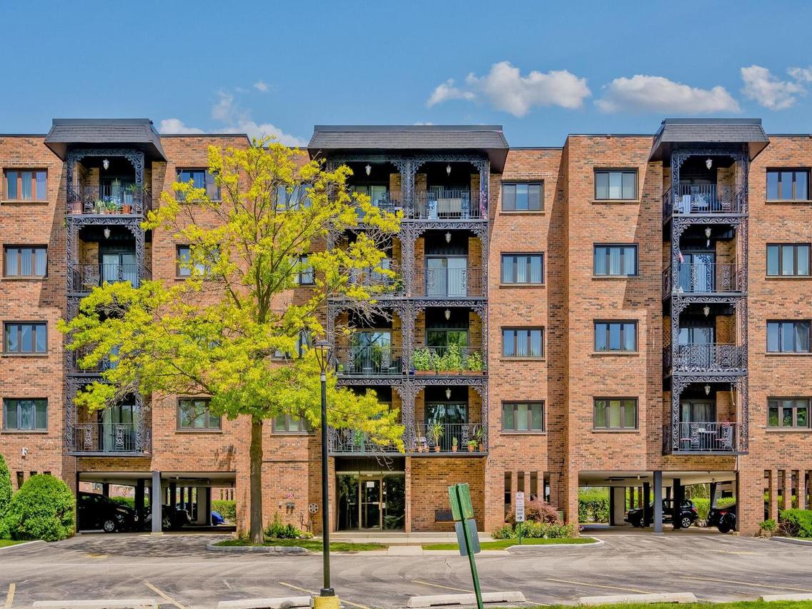 9356 Landings Ln. #504, Des Plaines, IL 60016