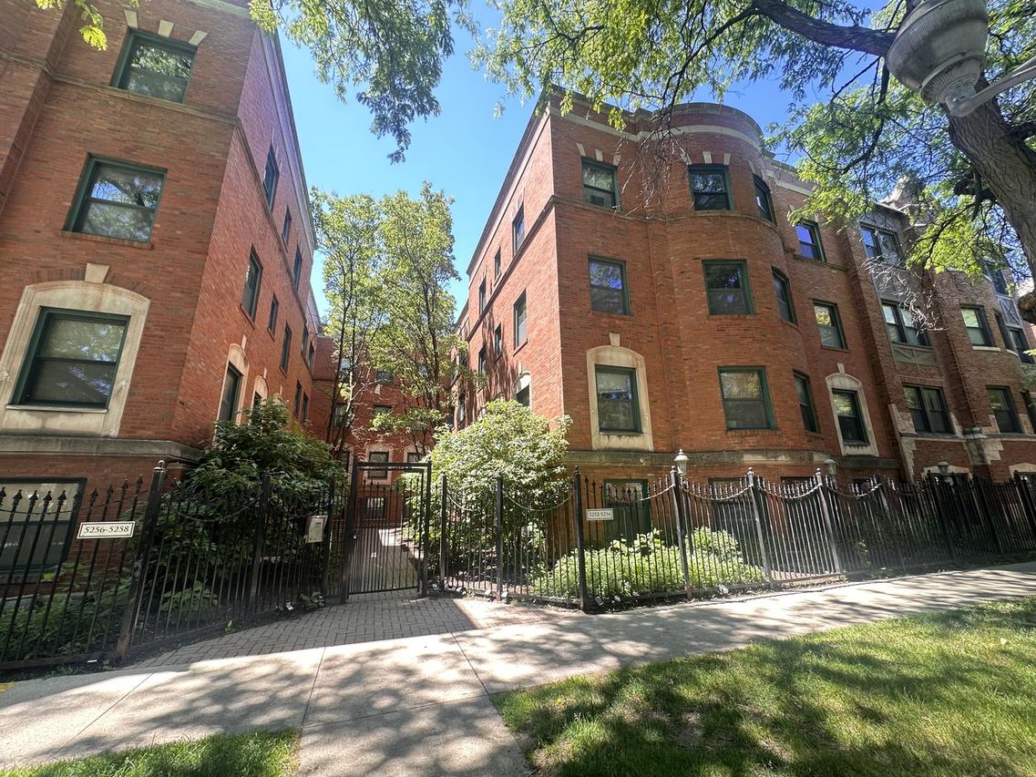 5252 S Drexel Ave. #1A, Chicago, IL 60615