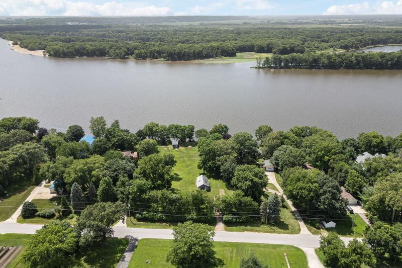 17520 River Rd., Cordova, IL 61242