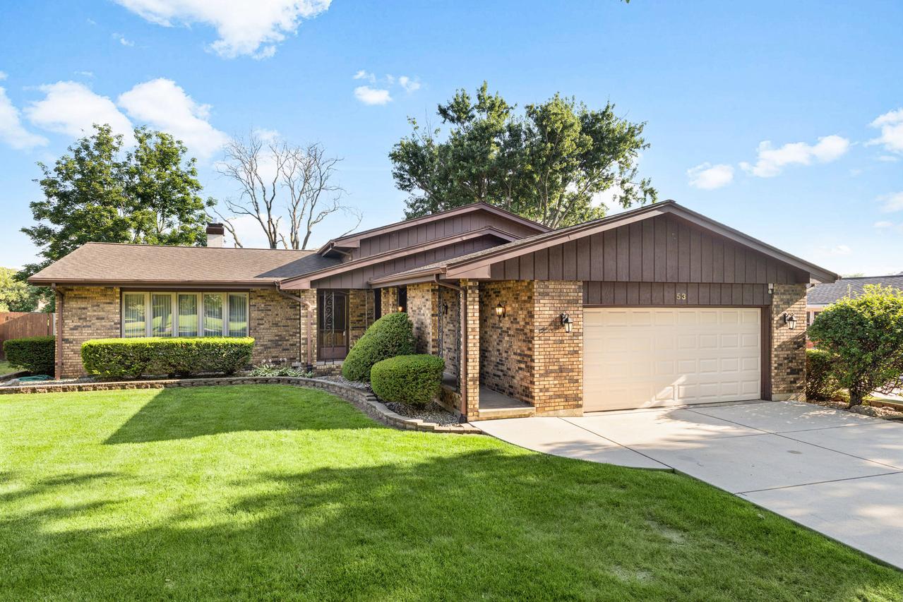 53 James Dr., Westmont, IL 60559