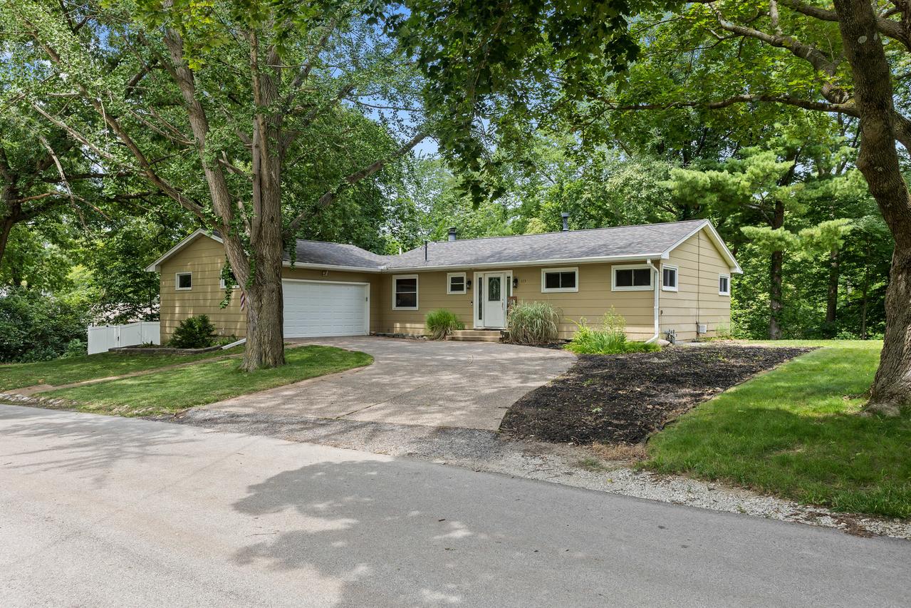 113 31st Ave., Moline, IL 61265