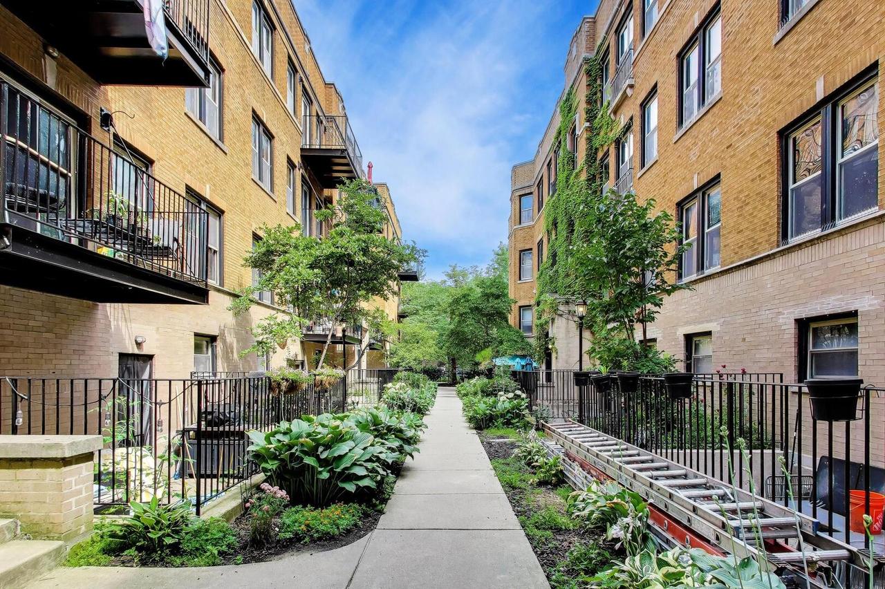 1229 W Greenleaf Ave. #GS, Chicago, IL 60626