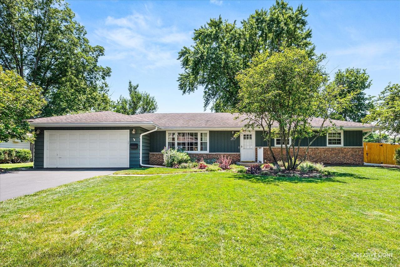 210 Briar Ln., North Aurora, IL 60542