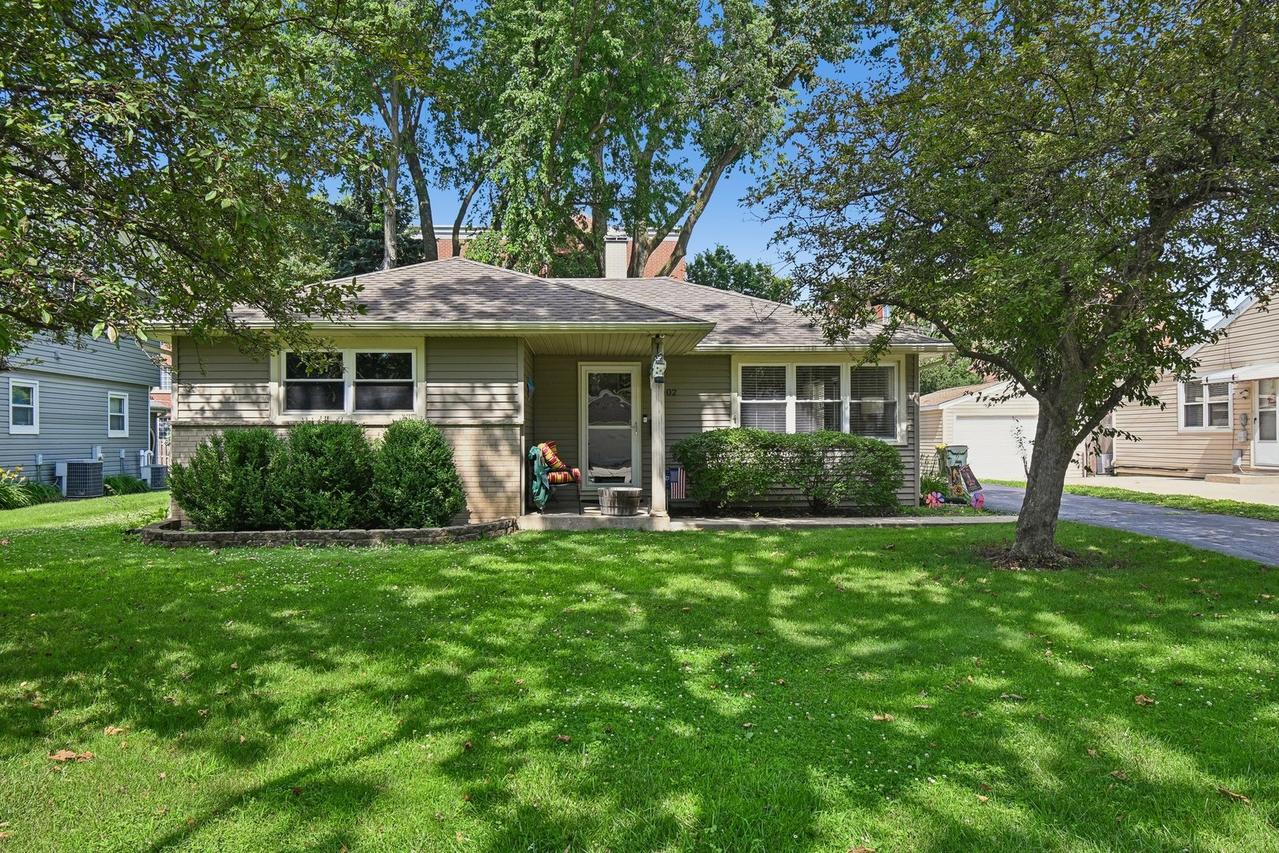 3002 Owl Dr., Rolling Meadows, IL 60008
