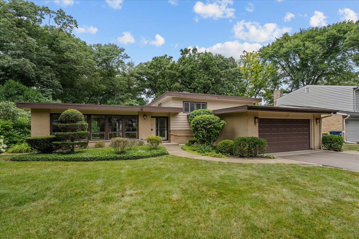 2708 Summit Ave., Highland Park, IL 60035