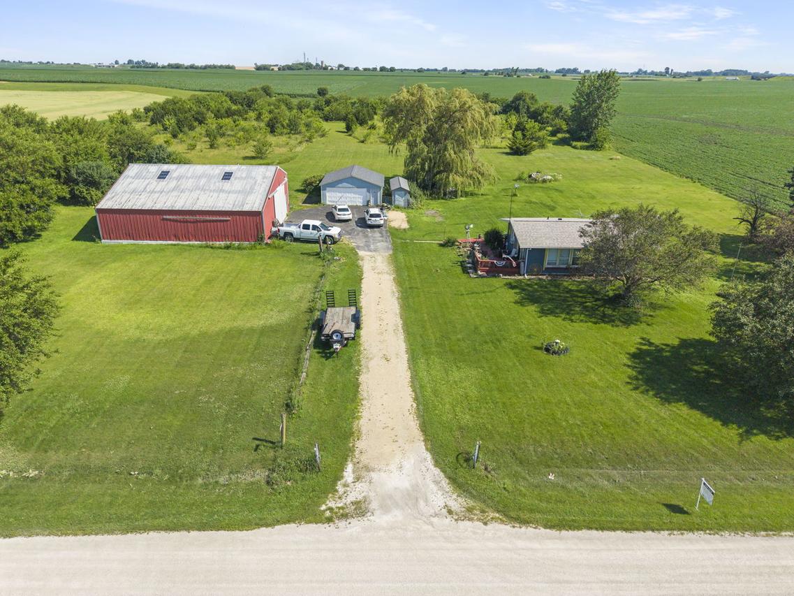 17629 Harter Rd., Maple Park, IL 60151