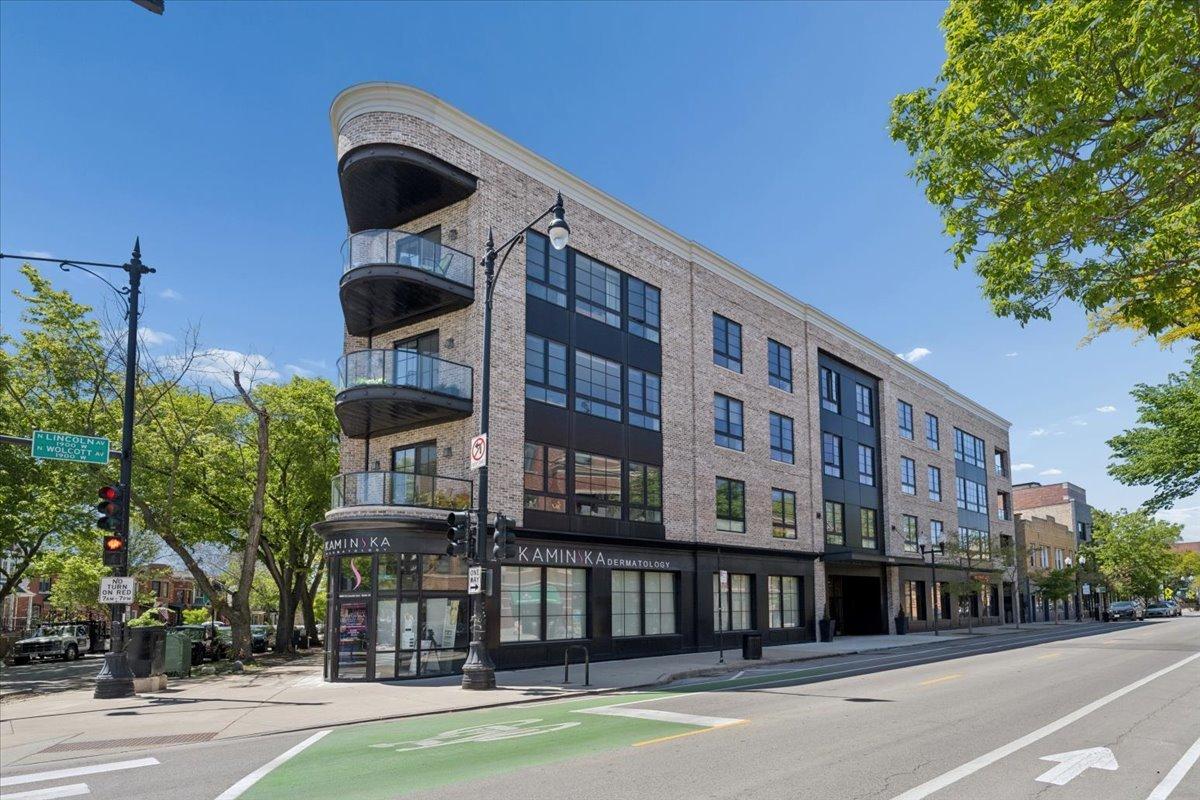 3808 N Lincoln Ave. #203, Chicago, IL 60613