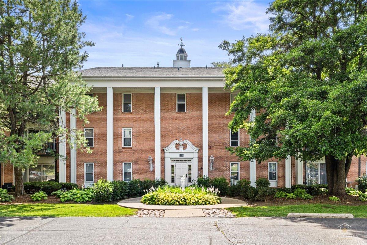 5101 Carriageway Dr. #109, Rolling Meadows, IL 60008