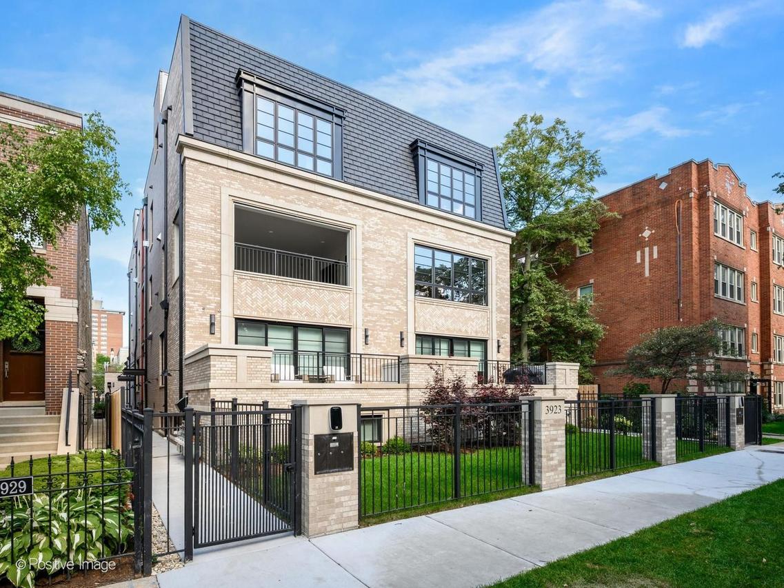 3923 N Janssen Ave. #2E, Chicago, IL 60613